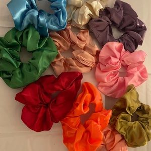 20 scrunchies